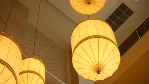 Stock Video Lanterns Handing In A Building Animated Wallpaper - Free Live Wallpaper