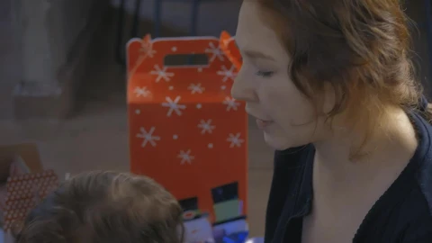 Stock Video Mother Combing Her Little Daughter Sitting On The Floo Animated Wallpaper - Free Live Wallpaper