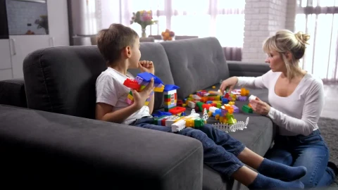 Stock Video Mother Building Blocks With Her So Animated Wallpaper - Free Live Wallpaper