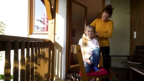Stock Video Mother Brushing Her Daughters Hai Animated Wallpaper - Free Live Wallpaper