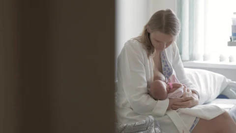 Stock Video Mother Breastfeeding Her Newbor Animated Wallpaper - Free Live Wallpaper