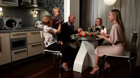 Stock Video Mother And Her Children At A Dinner With Grandparent Animated Wallpaper - Free Live Wallpaper