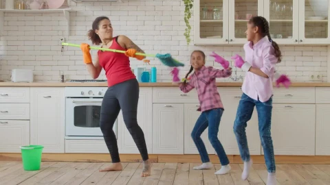 Stock Video Mother And Daughters In A Kitchen Dancin Animated Wallpaper - Free Live Wallpaper