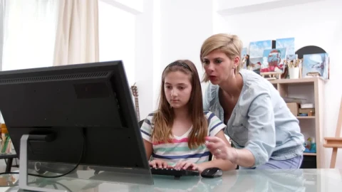 Stock Video Mother And Daughter Working At The Compute Animated Wallpaper - Free Live Wallpaper