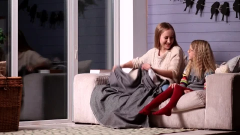 Stock Video Mother And Daughter With A Blanke Animated Wallpaper - Free Live Wallpaper