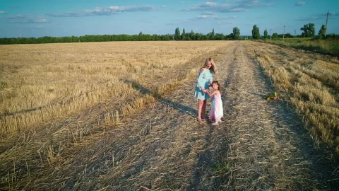 Stock Video Mother And Daughter Spending Time Together Outdoor Animated Wallpaper - Free Live Wallpaper