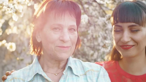 Stock Video Mother And Daughter Smiling Happily At Camer Animated Wallpaper - Free Live Wallpaper