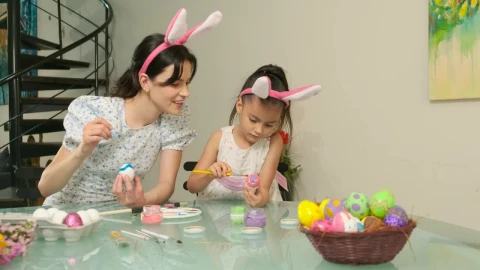 Stock Video Mother And Daughter Preparing Easter Egg Animated Wallpaper - Free Live Wallpaper
