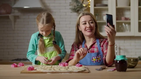 Stock Video Mother And Daughter Making Cookies In The Kitche Animated Wallpaper - Free Live Wallpaper