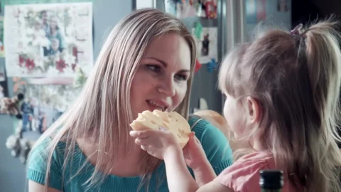 Stock Video Mother And Daughter Hug In The Kitche Animated Wallpaper - Free Live Wallpaper