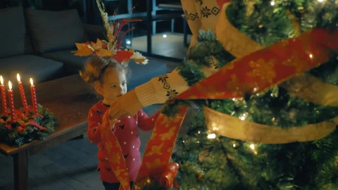 Stock Video Mother And Daughter Decorating A Christmas Tree Together At Hom Animated Wallpaper - Free Live Wallpaper