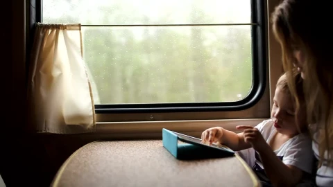 Stock Video Mother And Child Using A Tablet On A Trai Animated Wallpaper - Free Live Wallpaper