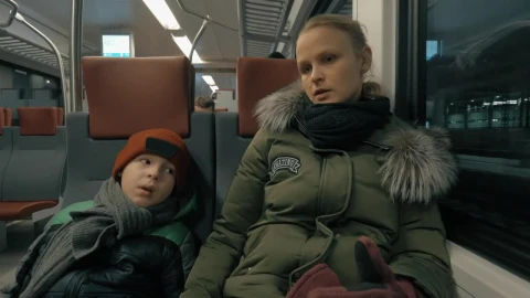 Stock Video Mother And Child Talking During A Tri Animated Wallpaper - Free Live Wallpaper