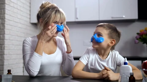 Stock Video Mother And Child Playing In The Kitche Animated Wallpaper - Free Live Wallpaper