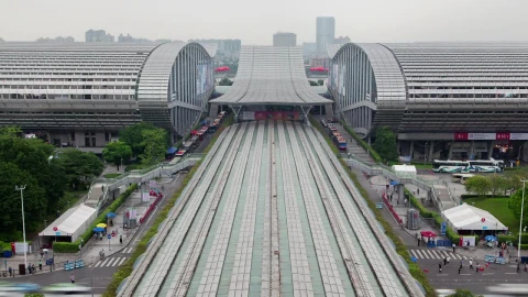 Stock Video Mother And Buildings And Traffic On The Roa Animated Wallpaper - Free Live Wallpaper