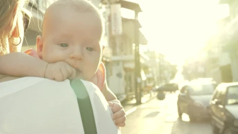 Stock Video Mother And Baby Walking In The Su Animated Wallpaper - Free Live Wallpaper