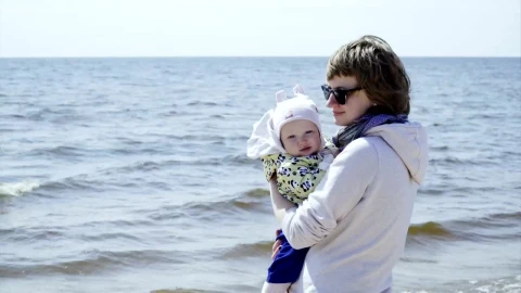 Stock Video Mother And Baby At The Beac Animated Wallpaper - Free Live Wallpaper