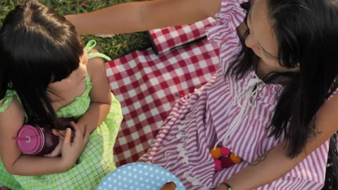 Stock Video Mom And Daughter Spending Time Togethe Animated Wallpaper - Free Live Wallpaper