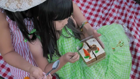 Stock Video Mom And Daughter Eating Cake At A Picni Animated Wallpaper - Free Live Wallpaper