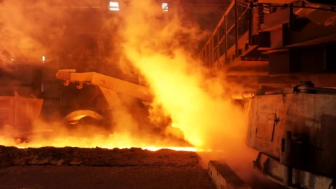 Stock Video Molten Metal In A Foundr Animated Wallpaper - Free Live Wallpaper
