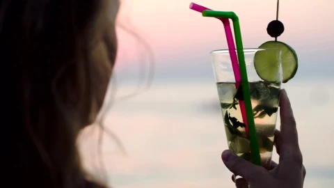 Stock Video Mojito With Two Straw Animated Wallpaper - Free Live Wallpaper
