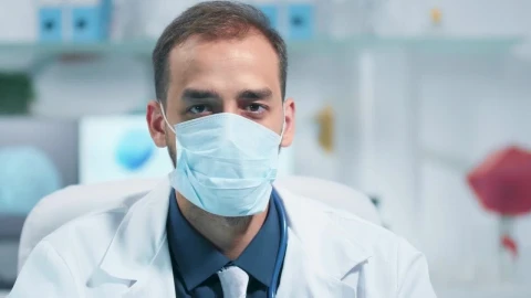 Stock Video Modern Hospital Doctor In Face Mask Noddin Animated Wallpaper - Free Live Wallpaper