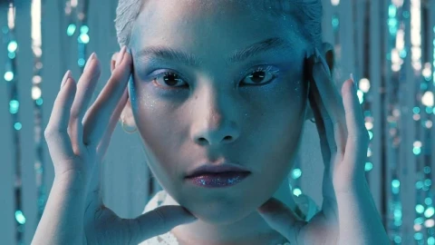 Stock Video Model With Conceptual Winter Fashion Makeu Animated Wallpaper - Free Live Wallpaper