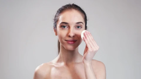 Stock Video Model Demonstrates Acne Skin Care Routin Animated Wallpaper - Free Live Wallpaper