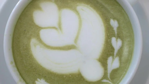 Stock Video Mixing The Cream On A Latt Animated Wallpaper - Free Live Wallpaper