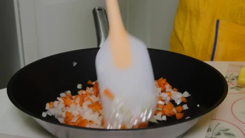 Stock Video Mixing Chopped Vegetables In A Frying Pa Animated Wallpaper - Free Live Wallpaper