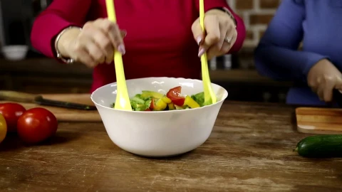 Stock Video Mixing A Vegetable Sala Animated Wallpaper - Free Live Wallpaper