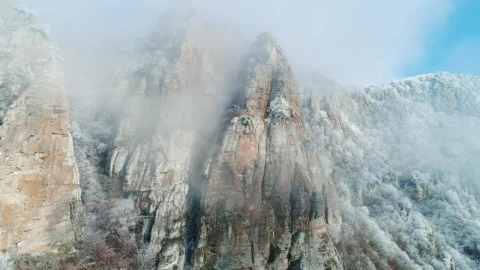 Stock Video Mist Covering A Snow Topped Mountai Animated Wallpaper - Free Live Wallpaper