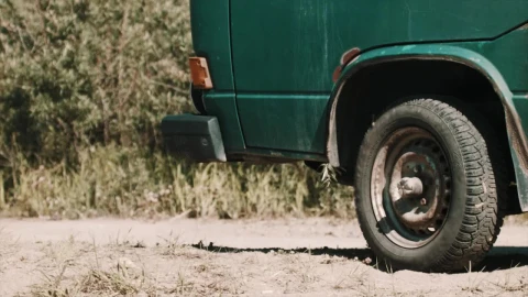 Stock Video Minivan Wheel In The Su Animated Wallpaper - Free Live Wallpaper