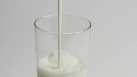 Stock Video Milk Poured In A Glas Animated Wallpaper - Free Live Wallpaper