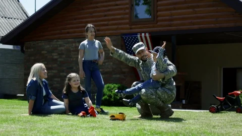 Stock Video Military Man And His Family In The Garde Animated Wallpaper - Free Live Wallpaper