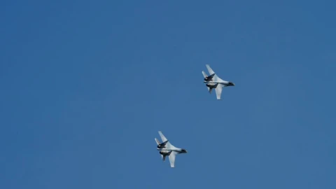 Stock Video Military Jets Crossing The Blue Sk Animated Wallpaper - Free Live Wallpaper