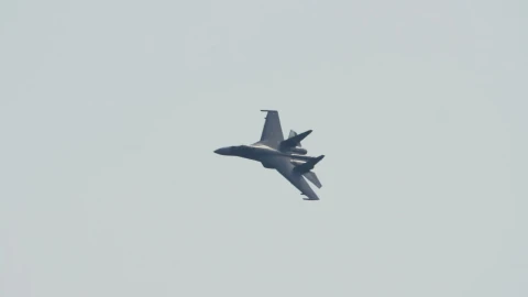 Stock Video Military Defense Airplane Flying In The Sk Animated Wallpaper - Free Live Wallpaper