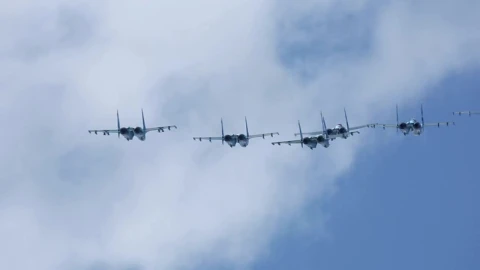 Stock Video Military Airplanes Doing Acrobatics In The Sk Animated Wallpaper - Free Live Wallpaper