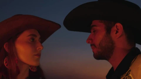 Stock Video Mexican Style Couple Looking At Each Other At Sunse Animated Wallpaper - Free Live Wallpaper