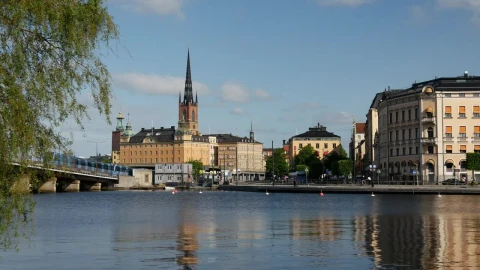 Stock Video Metro Passing Over A River In A Cit Animated Wallpaper - Free Live Wallpaper