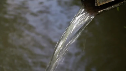Stock Video Metal Water Fountain In A Large Pon Animated Wallpaper - Free Live Wallpaper
