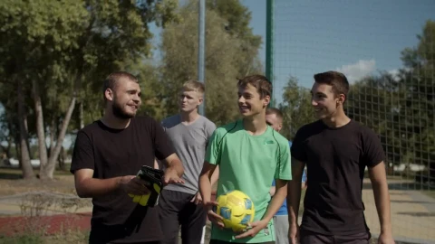 Stock Video Men Coming To Play Soccer Footbal Animated Wallpaper - Free Live Wallpaper