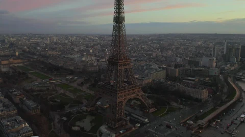Stock Video Medium Aerial Shot Of The Eiffel Tower In Pari Animated Wallpaper - Free Live Wallpaper