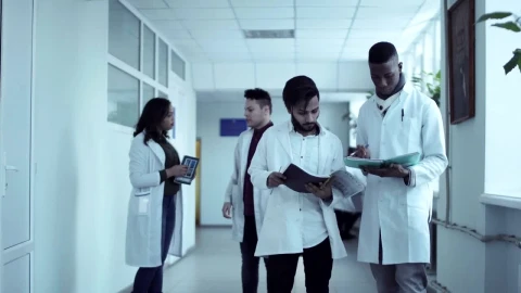 Stock Video Medical Students Converse In The Hal Animated Wallpaper - Free Live Wallpaper