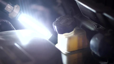 Stock Video Mechanic Working On An Engin Animated Wallpaper - Free Live Wallpaper