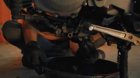 Stock Video Mechanic Repairing A Motorcycle Engin Animated Wallpaper - Free Live Wallpaper