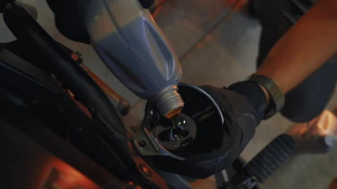 Stock Video Mechanic Pouring Oil Into An Engin Animated Wallpaper - Free Live Wallpaper