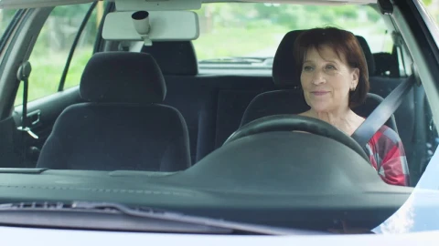 Stock Video Mature Woman Taking A Driving Clas Animated Wallpaper - Free Live Wallpaper