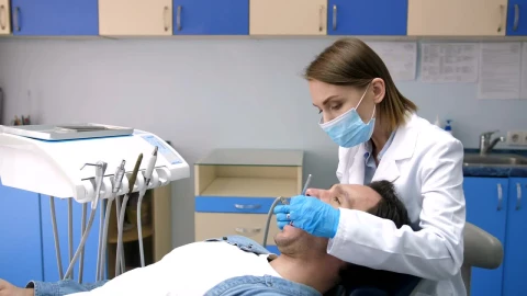 Stock Video Masked Dentist Working On A Patien Animated Wallpaper - Free Live Wallpaper