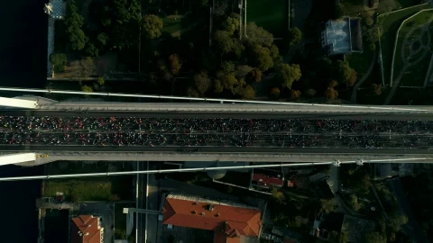 Stock Video Marathon Runners Crossing A Bridg Animated Wallpaper - Free Live Wallpaper